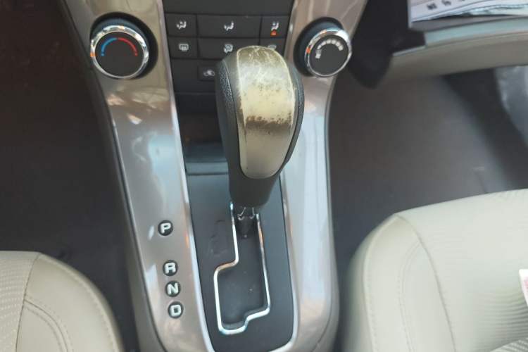 Used Chevrolet Cruze 2015 1.5L Classic SE AT Gear Lever