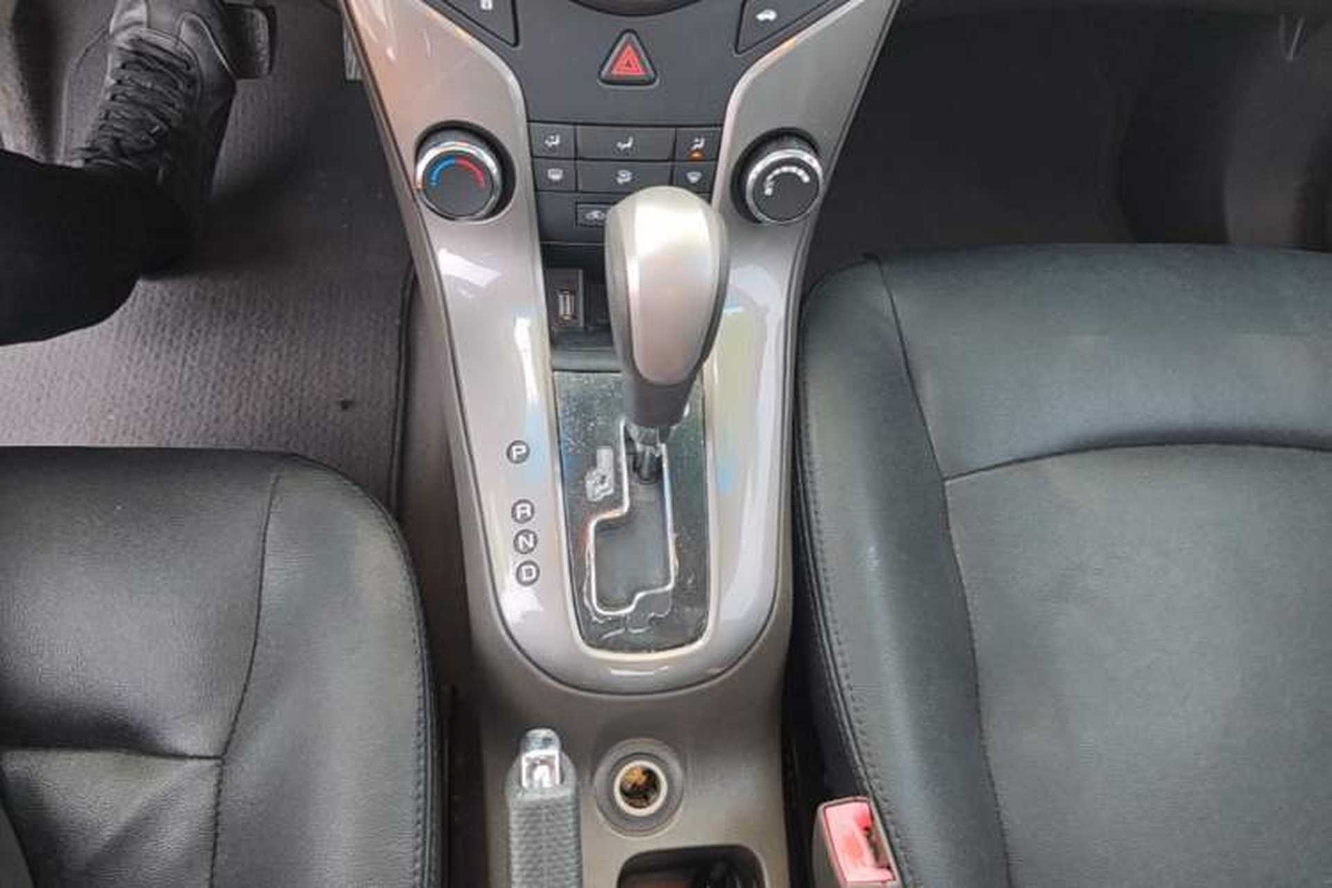 Used Chevrolet Cruze 2015 1.5L Classic SE AT Gear Lever