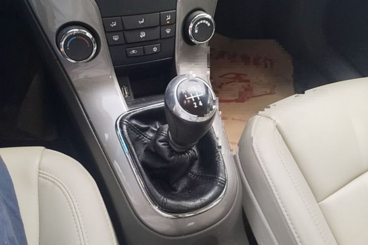 Used Chevrolet Cruze 2015 1.5L Classic SE MT Gear Lever