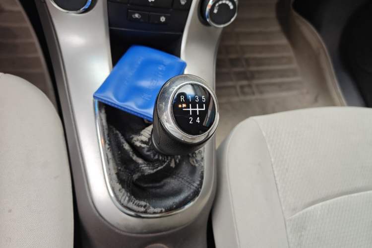 Used Chevrolet Cruze 2015 1.5L Classic SL MT Gear Lever