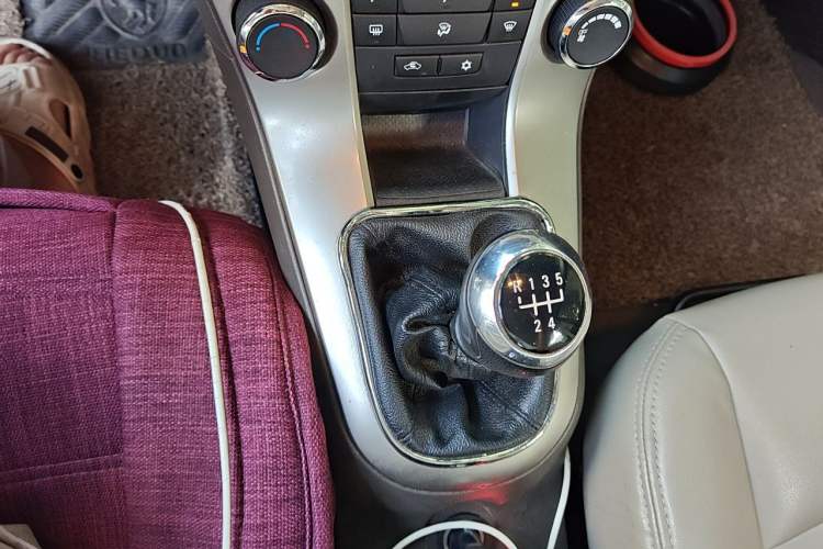 Used Chevrolet Cruze 2015 1.5L Classic SL MT Gear Lever