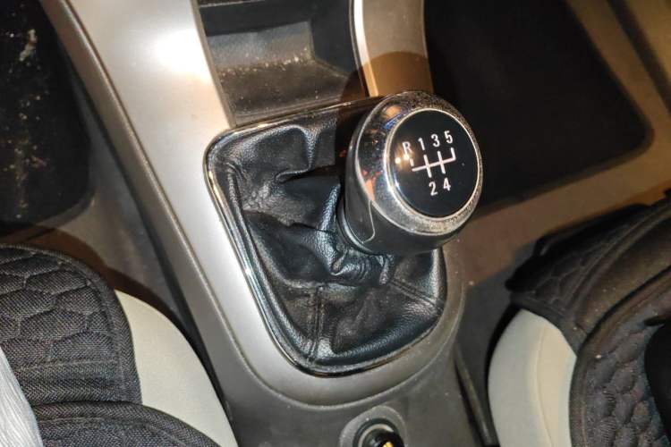 Used Chevrolet Cruze 2015 1.5L Classic SL MT Gear Lever