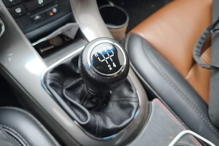 Used Chevrolet Cruze 2015 1.5L Classic SE MT Gear Lever