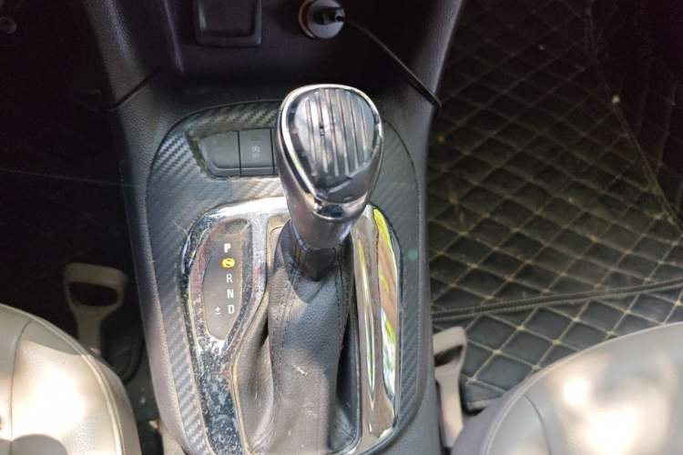 Used Chevrolet Cruze 2015 1.5L Automatic Luxury Edition Gear Lever