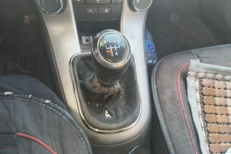 Used Chevrolet Cruze 2015 1.5L Classic SL MT Gear Lever