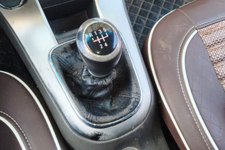 Used Chevrolet Cruze 2015 1.5L Classic SL MT Gear Lever