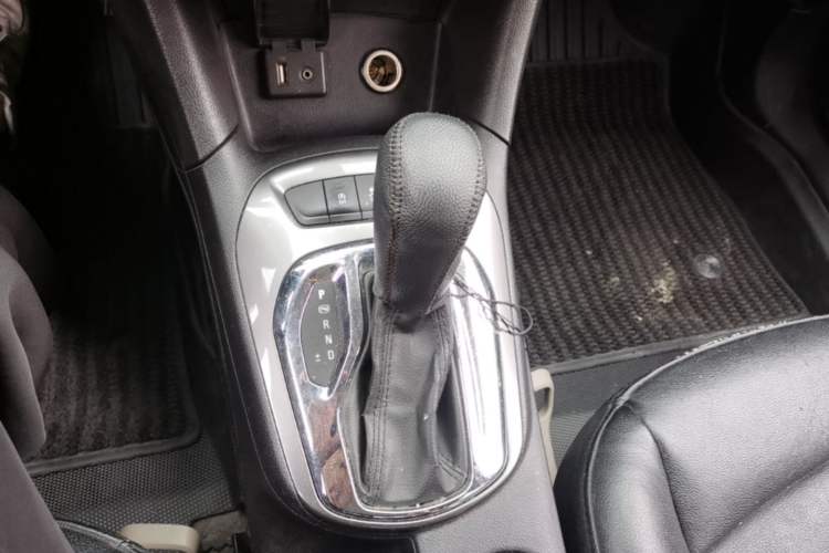 Used Chevrolet Cruze 2015 1.5L Automatic Luxury Edition Gear Lever