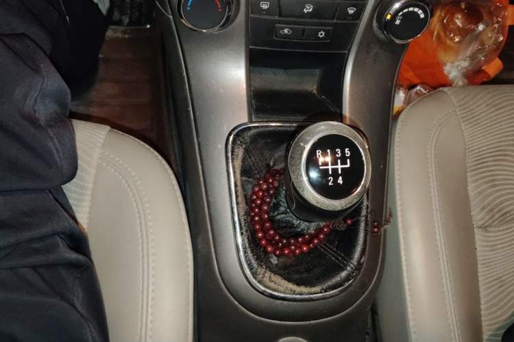 Used Chevrolet Cruze 2015 1.5L Classic SE MT Gear Lever