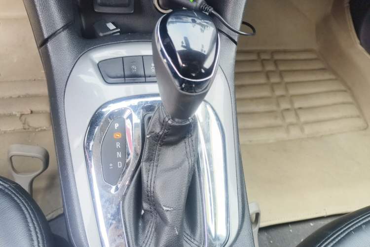 Used Chevrolet Cruze 2015 1.5L Automatic Luxury Edition Gear Lever