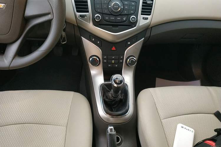 Used Chevrolet Cruze 2015 1.5L Classic SL MT Gear Lever