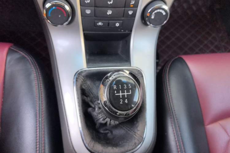 Used Chevrolet Cruze 2015 1.5L Classic SL MT Gear Lever