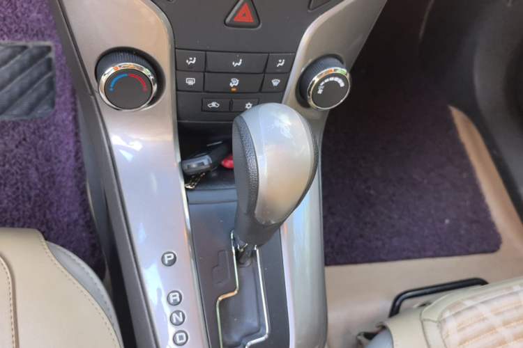 Used Chevrolet Cruze 2015 1.5L Classic SE AT Gear Lever