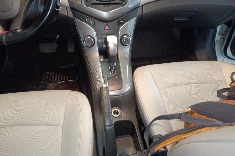 Used Chevrolet Cruze 2015 1.5L Classic SE AT Gear Lever