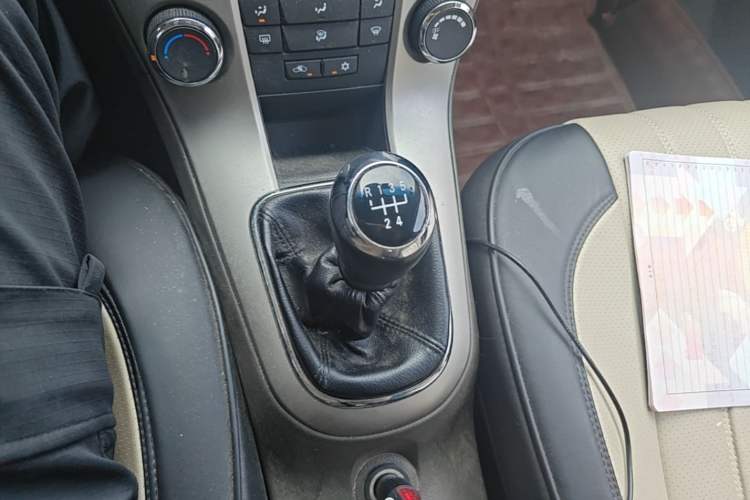 Used Chevrolet Cruze 2015 1.5L Classic SL MT Gear Lever