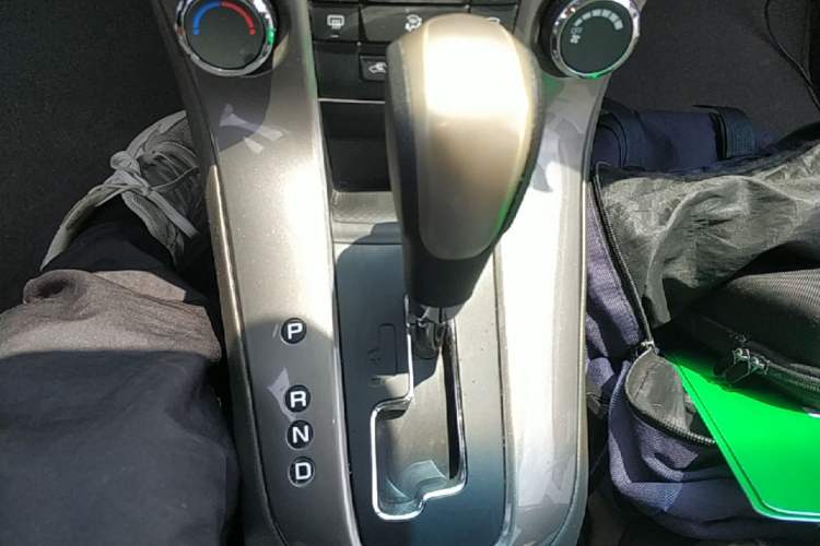 Used Chevrolet Cruze 2015 1.5L Classic SE AT Gear Lever