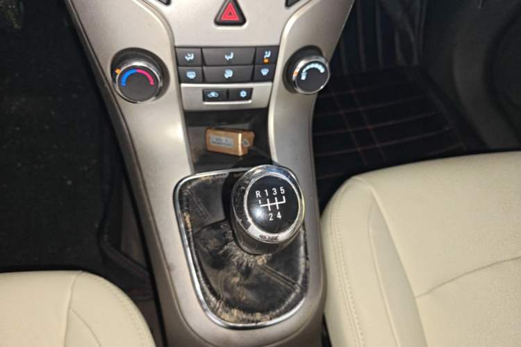 Used Chevrolet Cruze 2015 1.5L Classic SL MT Gear Lever