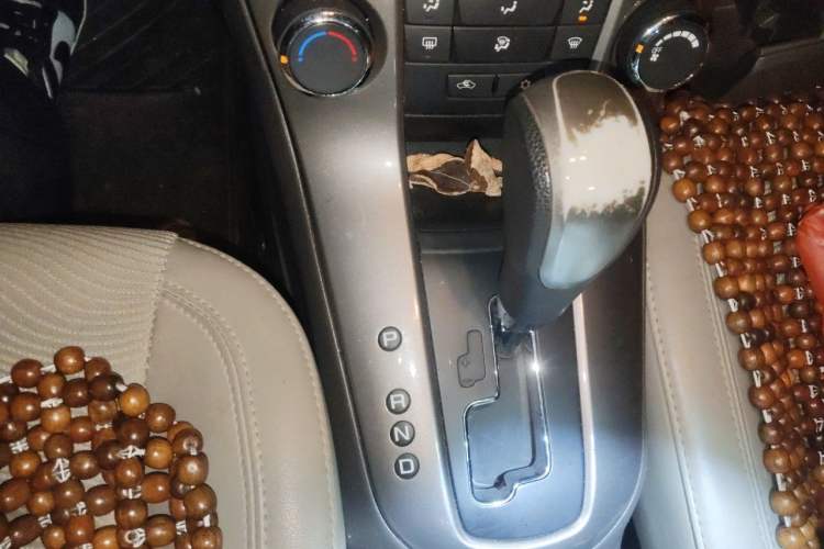 Used Chevrolet Cruze 2015 1.5L Classic SE AT Gear Lever