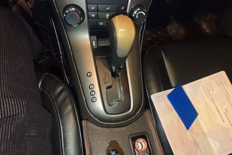 Used Chevrolet Cruze 2015 1.5L Classic SE AT Gear Lever