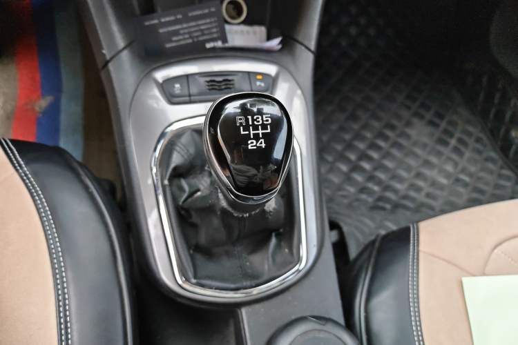 Used Chevrolet Cruze 2015 1.5L Manual Elite Edition Gear Lever