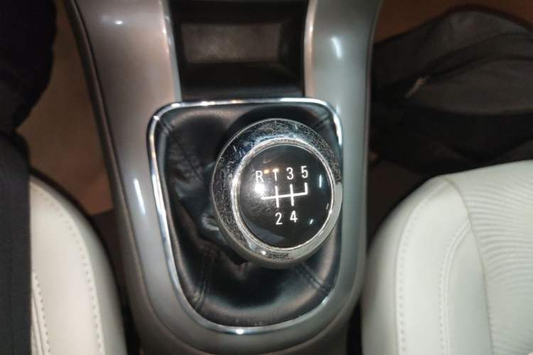 Used Chevrolet Cruze 2015 1.5L Classic SE MT Gear Lever