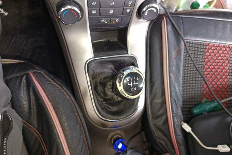 Used Chevrolet Cruze 2015 1.5L Classic SL MT Gear Lever