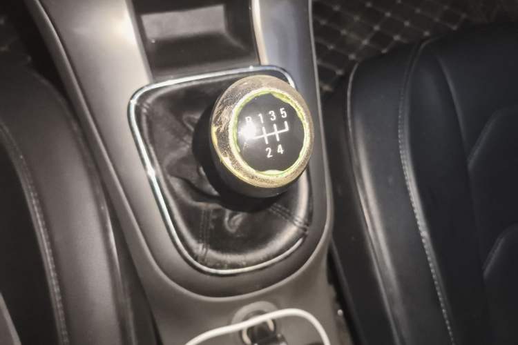 Used Chevrolet Cruze 2015 1.5L Classic SE MT Gear Lever