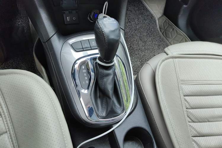 Used Chevrolet Cruze 2015 1.5L Automatic Luxury Edition Gear Lever