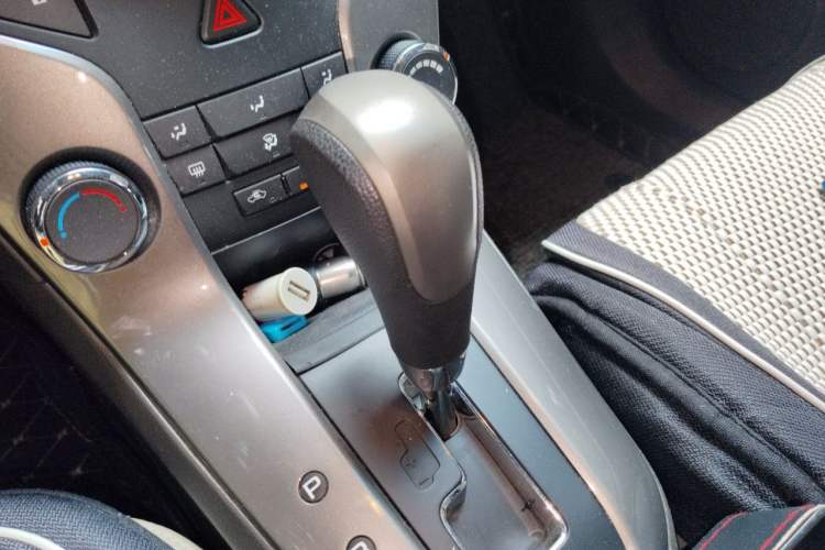 Used Chevrolet Cruze 2015 1.5L Classic SE AT Gear Lever