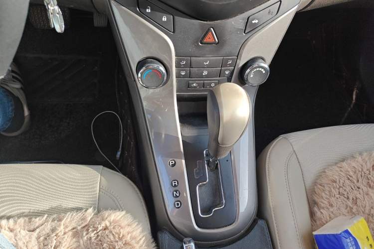 Used Chevrolet Cruze 2015 1.5L Classic SE AT Gear Lever