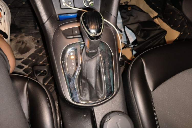 Used Chevrolet Cruze 2015 1.5L Automatic Luxury Edition Gear Lever
