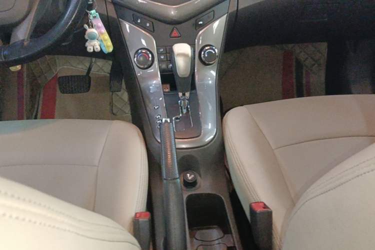 Used Chevrolet Cruze 2015 1.5L Classic SE AT Gear Lever