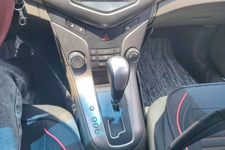 Used Chevrolet Cruze 2015 1.5L Classic SE AT Gear Lever