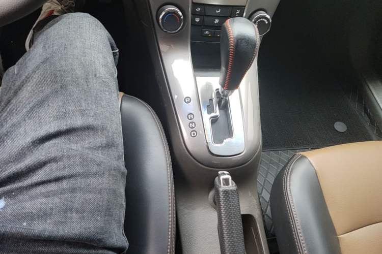 Used Chevrolet Cruze 2015 1.5L Classic SE AT Gear Lever