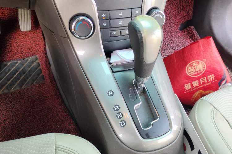 Used Chevrolet Cruze 2015 1.5L Classic SE AT Gear Lever