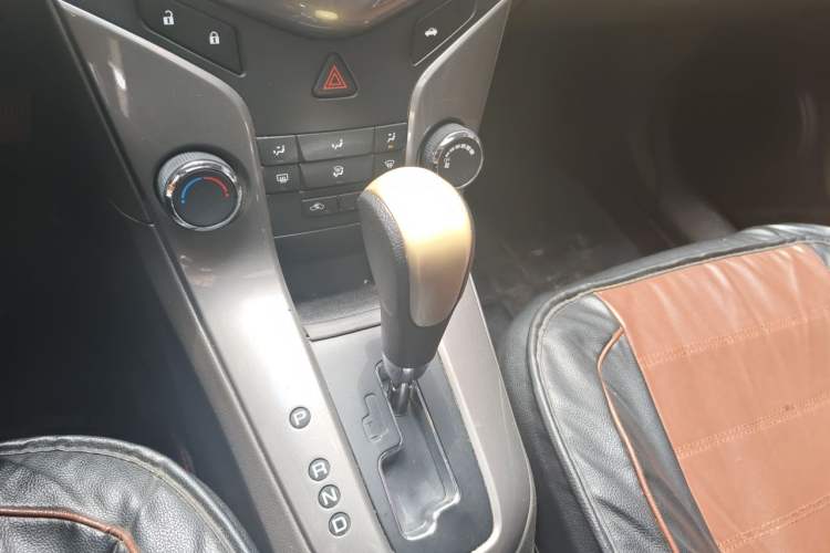 Used Chevrolet Cruze 2015 1.5L Classic SE AT Gear Lever