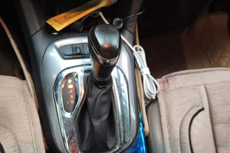 Used Chevrolet Cruze 2015 1.5L Automatic Luxury Edition Gear Lever