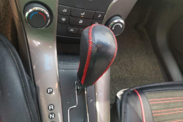 Used Chevrolet Cruze 2015 1.5L Classic SE AT Gear Lever