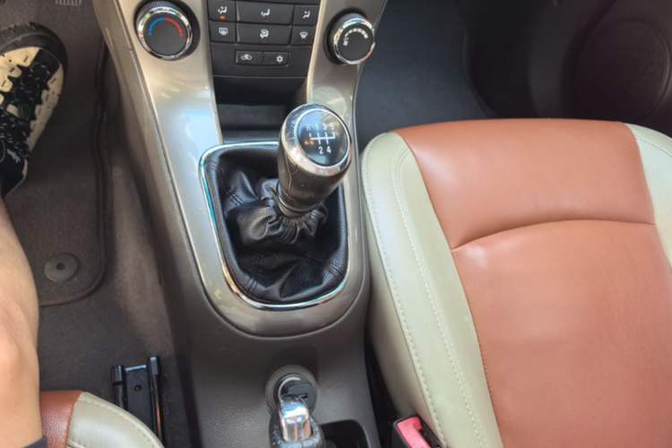 Used Chevrolet Cruze 2015 1.5L Classic SE MT Gear Lever