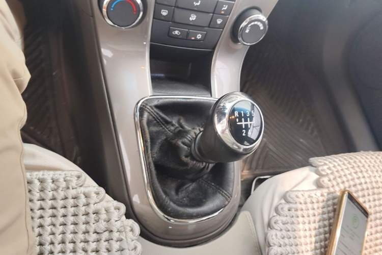 Used Chevrolet Cruze 2015 1.5L Classic SE MT Gear Lever