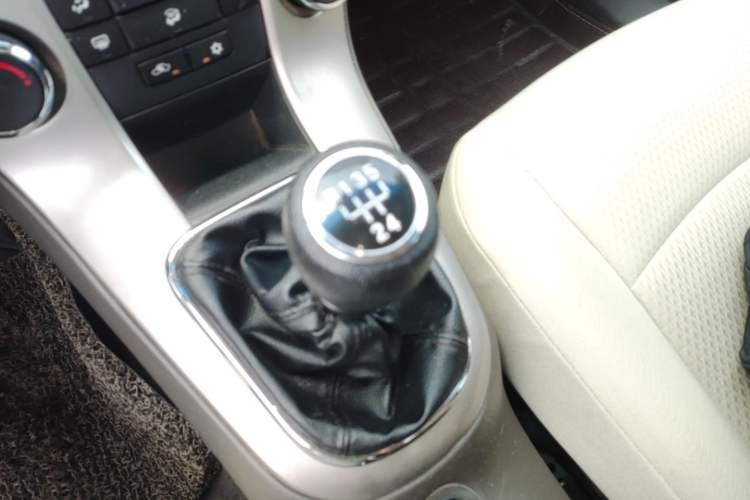 Used Chevrolet Cruze 2015 1.5L Classic SL MT Gear Lever