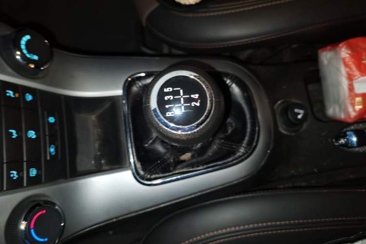 Used Chevrolet Cruze 2015 Hatchback 1.6L Manual Comfort Edition Gear Lever
