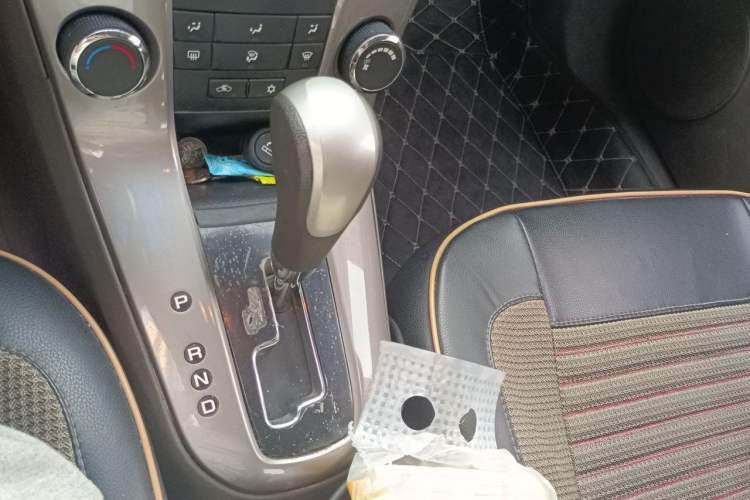 Used Chevrolet Cruze 2015 1.5L Classic SE AT Gear Lever