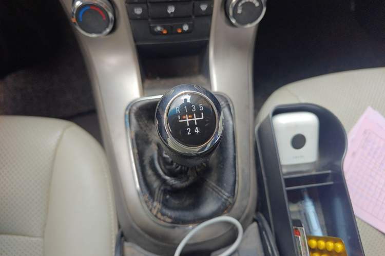 Used Chevrolet Cruze 2015 1.5L Classic SL MT Gear Lever