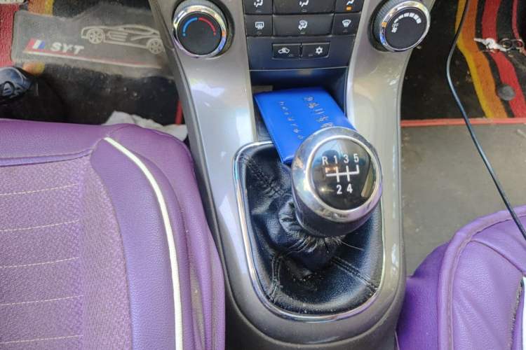 Used Chevrolet Cruze 2015 1.5L Classic SE MT Gear Lever
