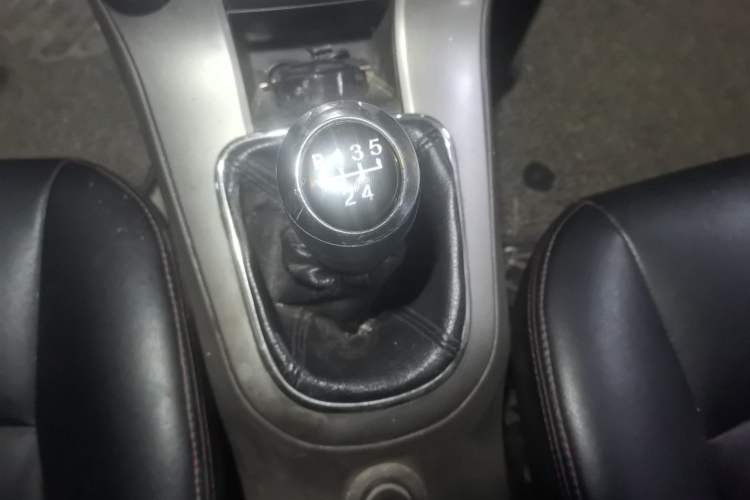 Used Chevrolet Cruze 2015 1.5L Classic SL MT Gear Lever