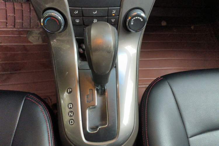 Used Chevrolet Cruze 2015 1.5L Classic SE AT Gear Lever