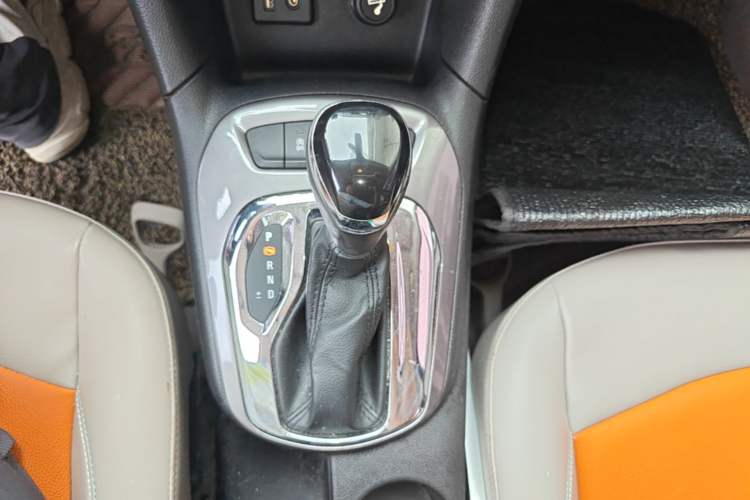 Used Chevrolet Cruze 2015 1.5L Automatic Luxury Edition Gear Lever