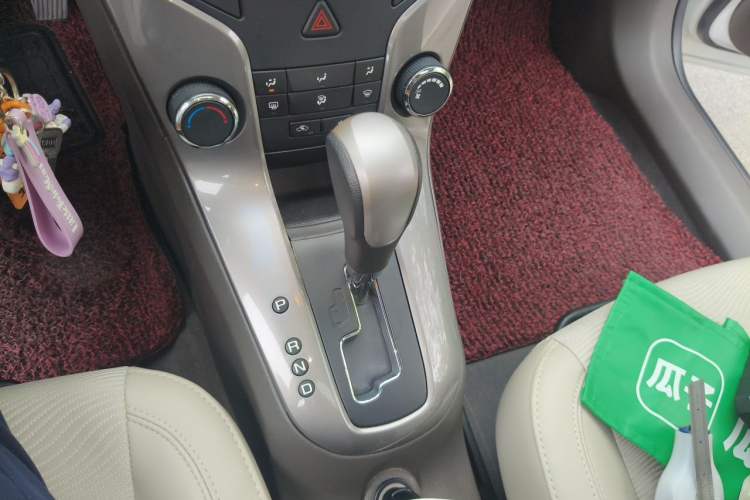 Used Chevrolet Cruze 2015 1.5L Classic SE AT Gear Lever