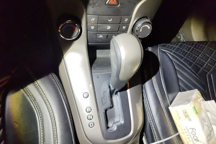 Used Chevrolet Cruze 2015 1.5L Classic SE AT Gear Lever