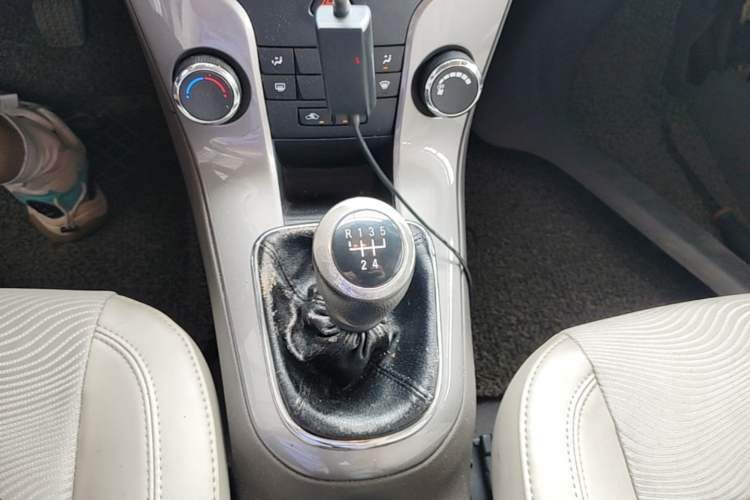 Used Chevrolet Cruze 2015 1.5L Classic SE MT Gear Lever